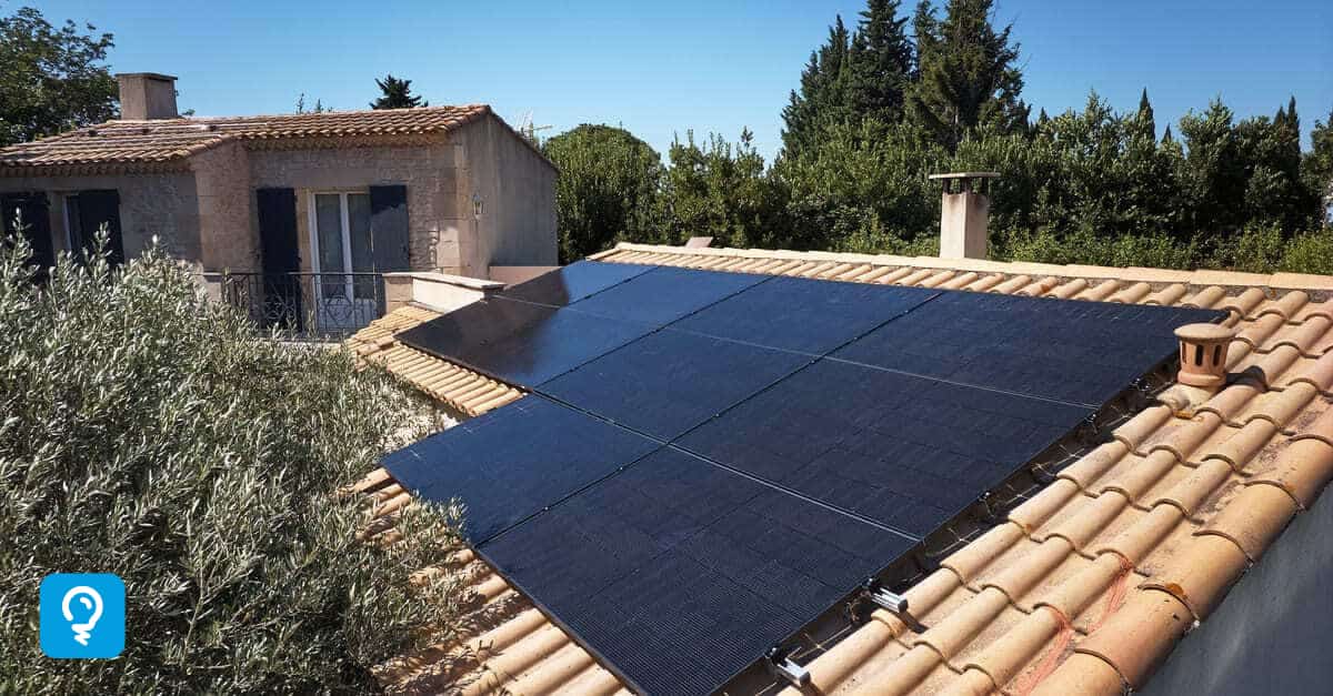 Panneaux photovoltaïques sur le toit d'une maison