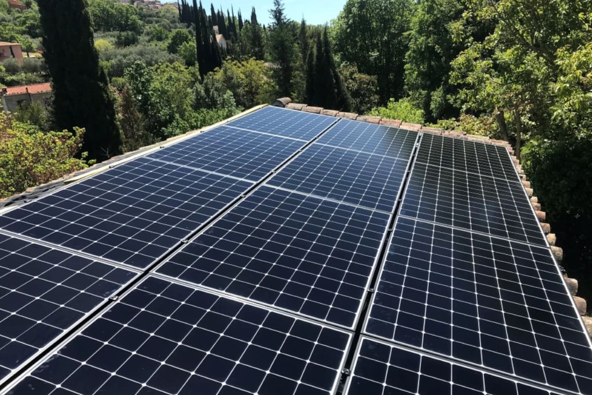 a j toit panneaux solaires