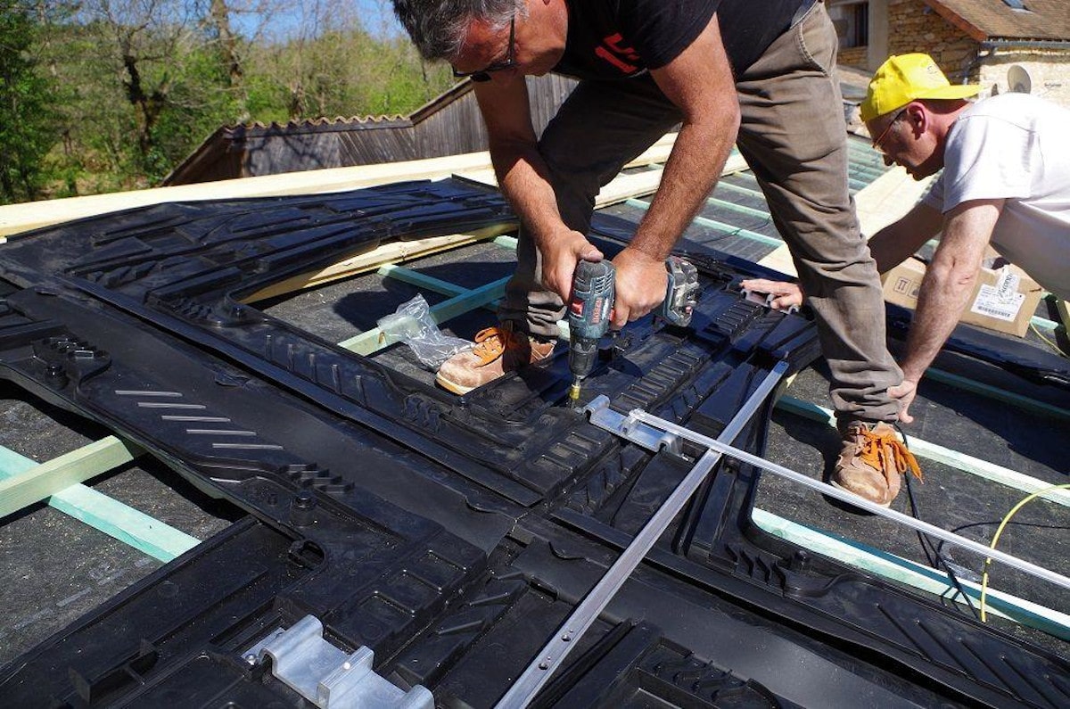 L'équipe : Installation panneau solaire