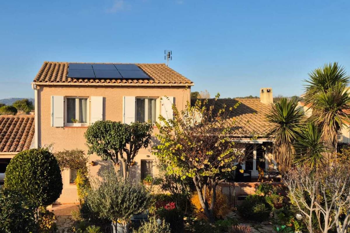 Pose de panneaux (5 kWc) dans les Bouches-du-Rhône