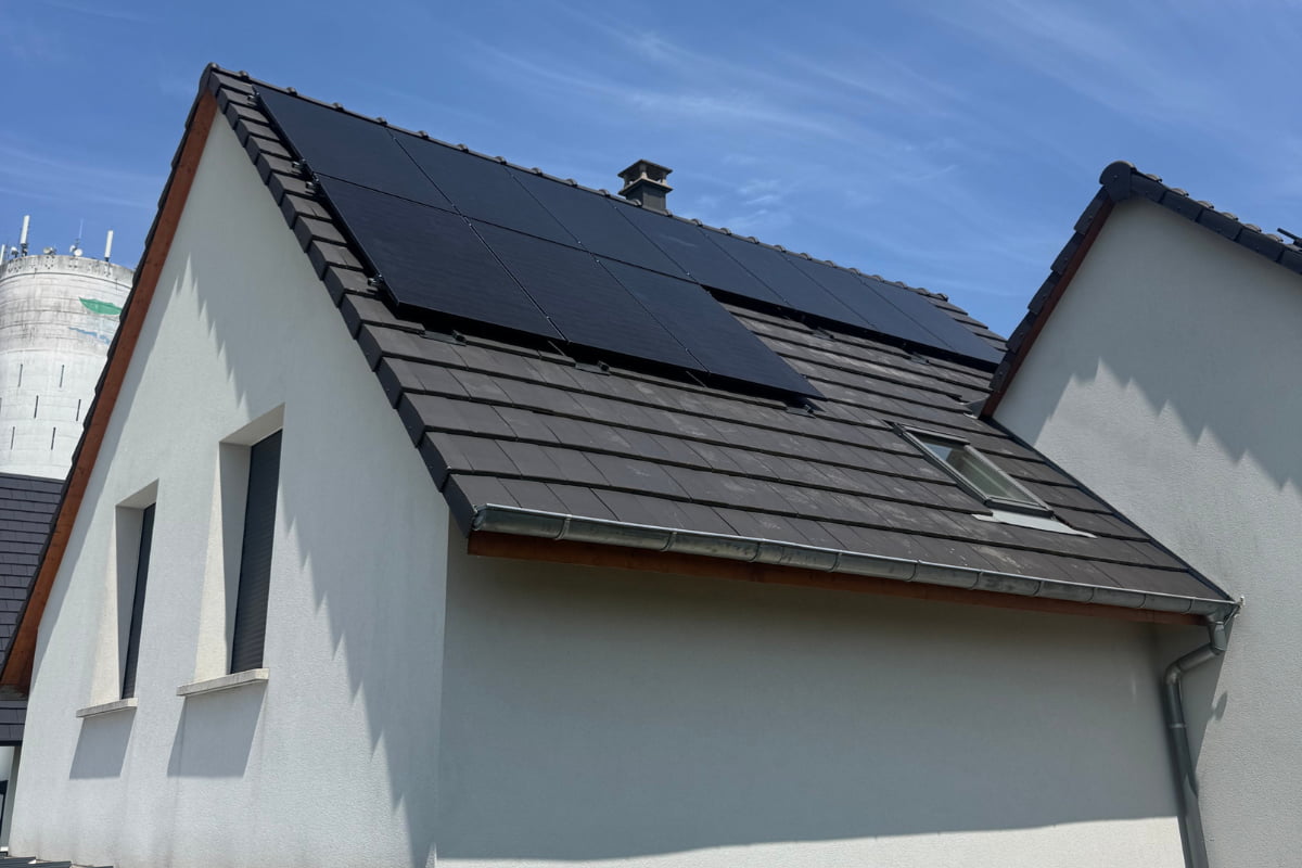 Installation de panneaux solaires photovoltaïques en surimposition de la toiture ETM-Schuring